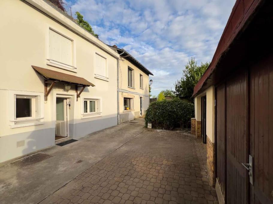 Maison Semi-Troglodyte Avec 4 Velos Rochecorbon Exterior foto